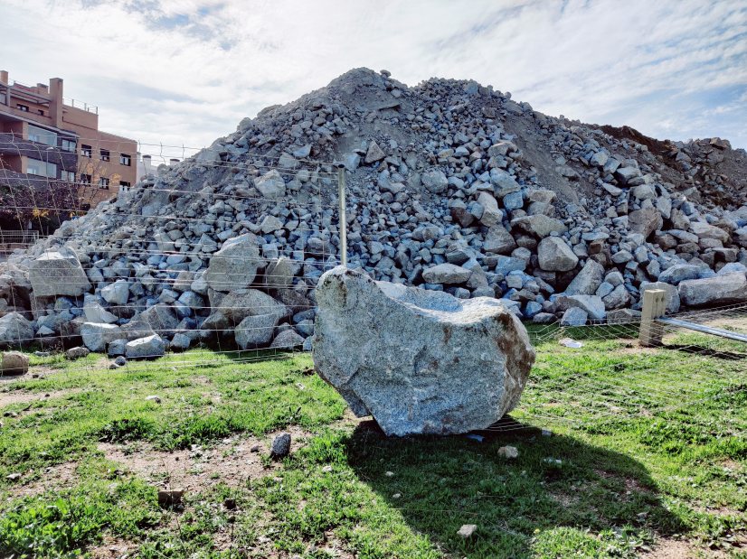 EL AYUNTAMIENTO DE COLMENAR PERMITE EL USO DE UNA PARCELA MUNICIPAL PARA EL DEPÓSITO DE ROCAS Y TIERRA SIN QUE EXISTA EXPEDIENTE ADMINISTRATIVO